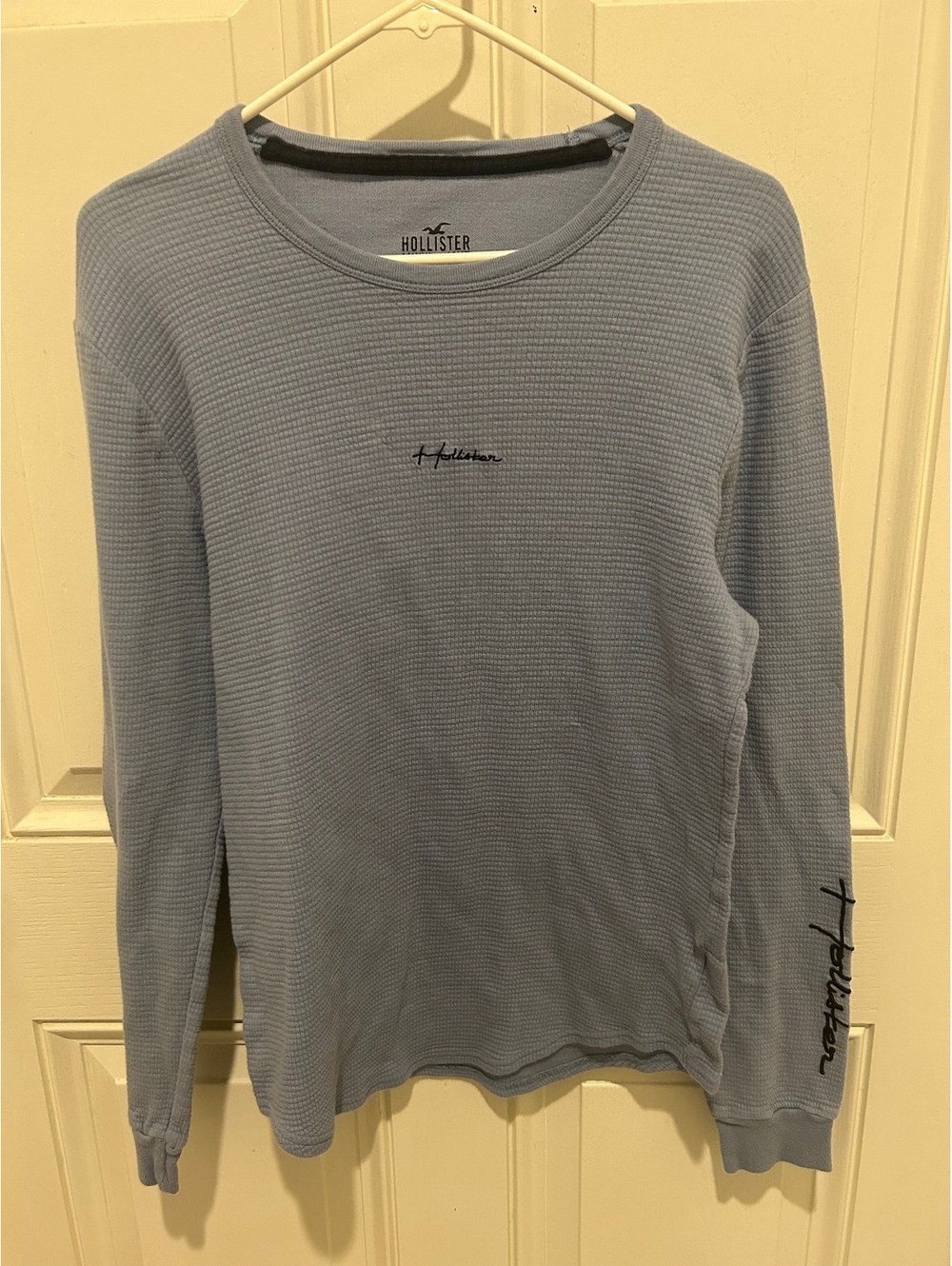 Hollister Men's Long Sleeve Light Blue Thermal Shirt Medium